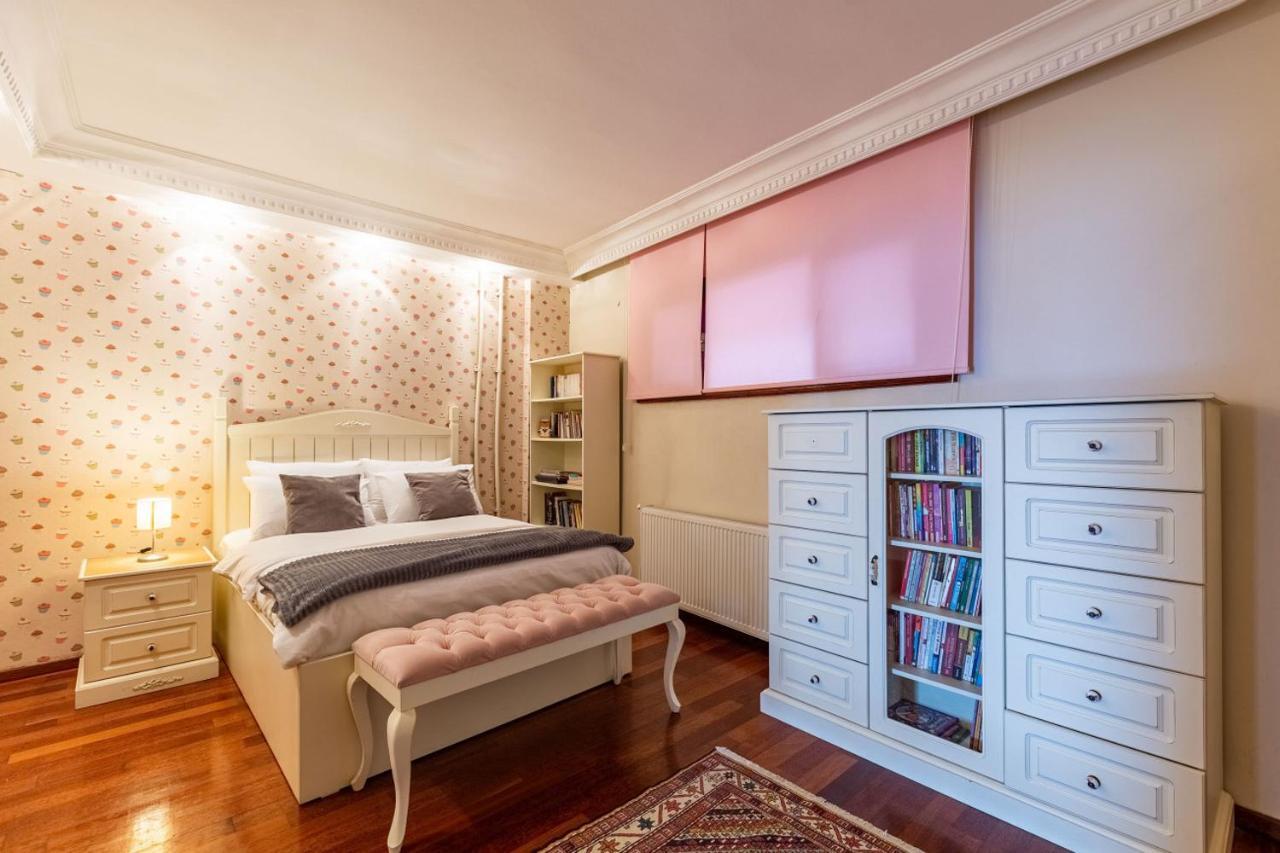 Flat Near Bosphorus Coast With View In Uskudar Daire